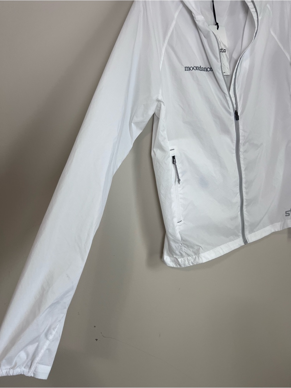 Stio Womens Second Light Windshell Jacket Medium Morning Frost White New - Picture 3 of 9